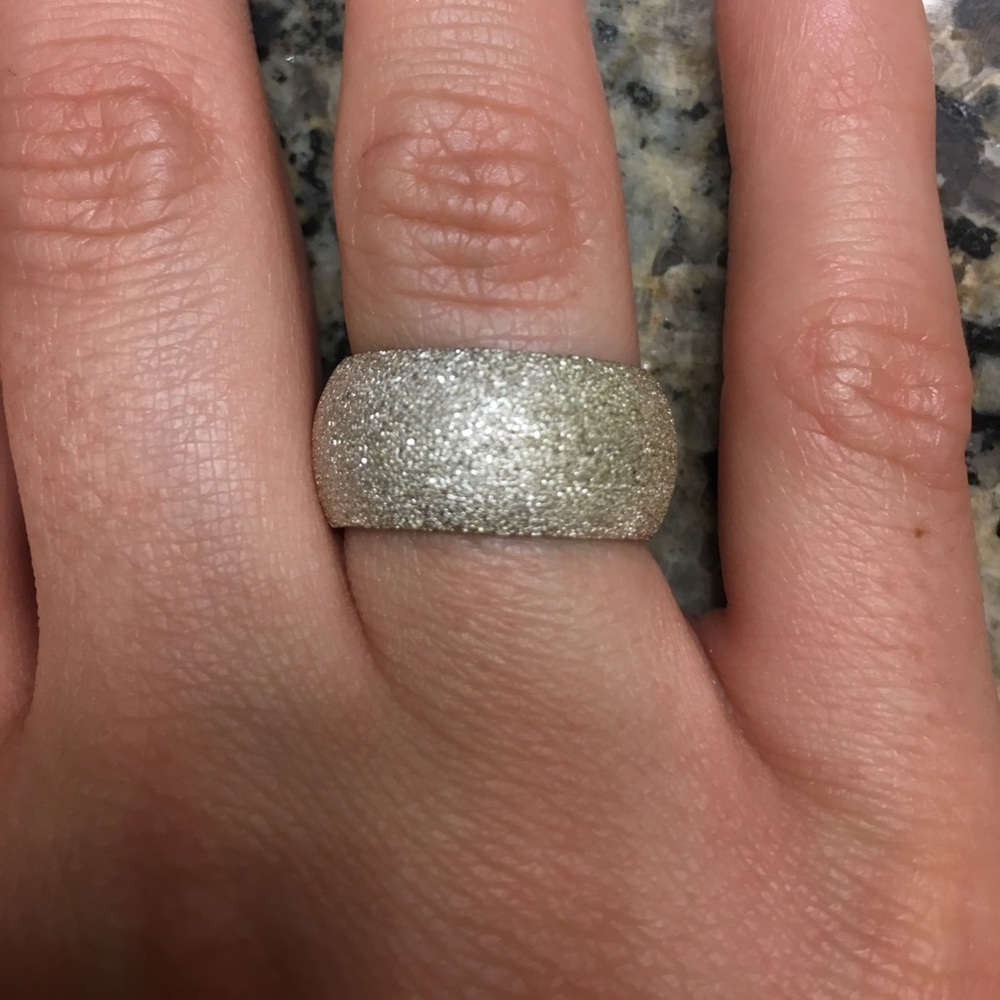 Fashion ring